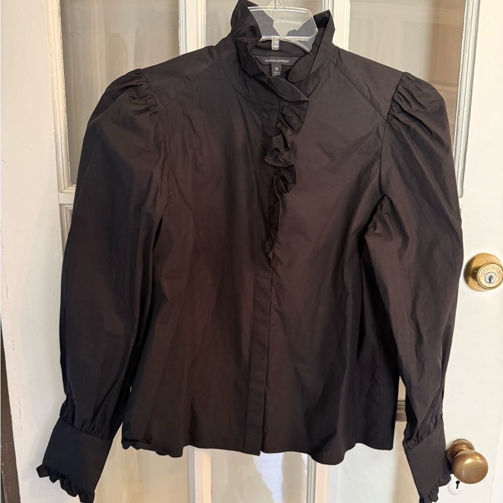 ✨NWT Banana Republic Black Ruffled Blouse